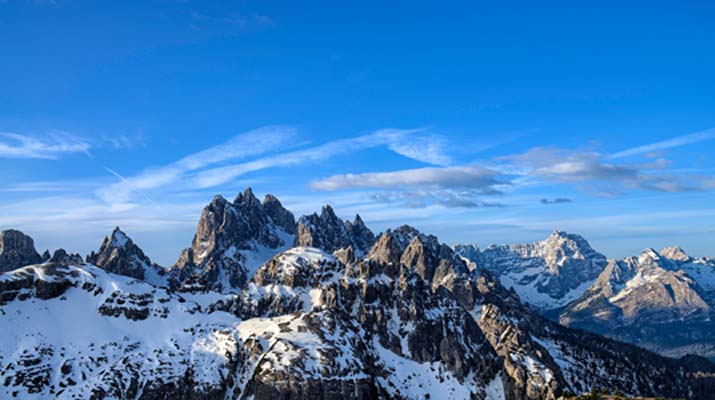 Giftpfeile durch Bergspitzen
